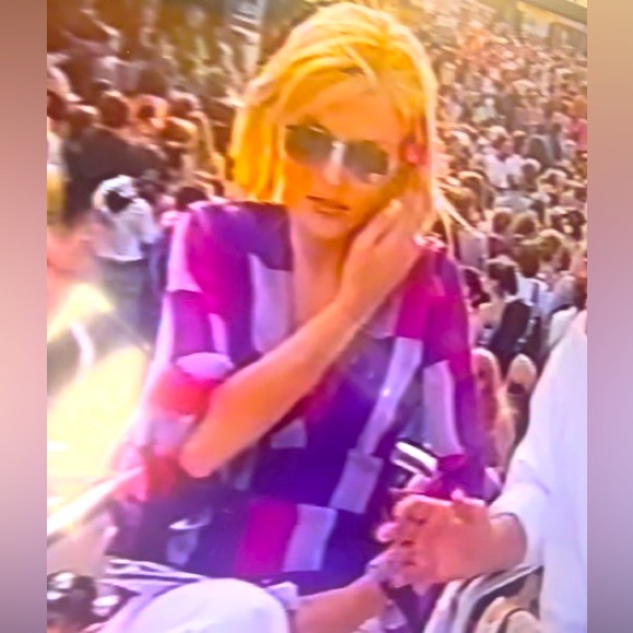 Wayne Cooper gorgeous 100% silk vintage top with bottom sleeves flared. - Picture 4 of 10